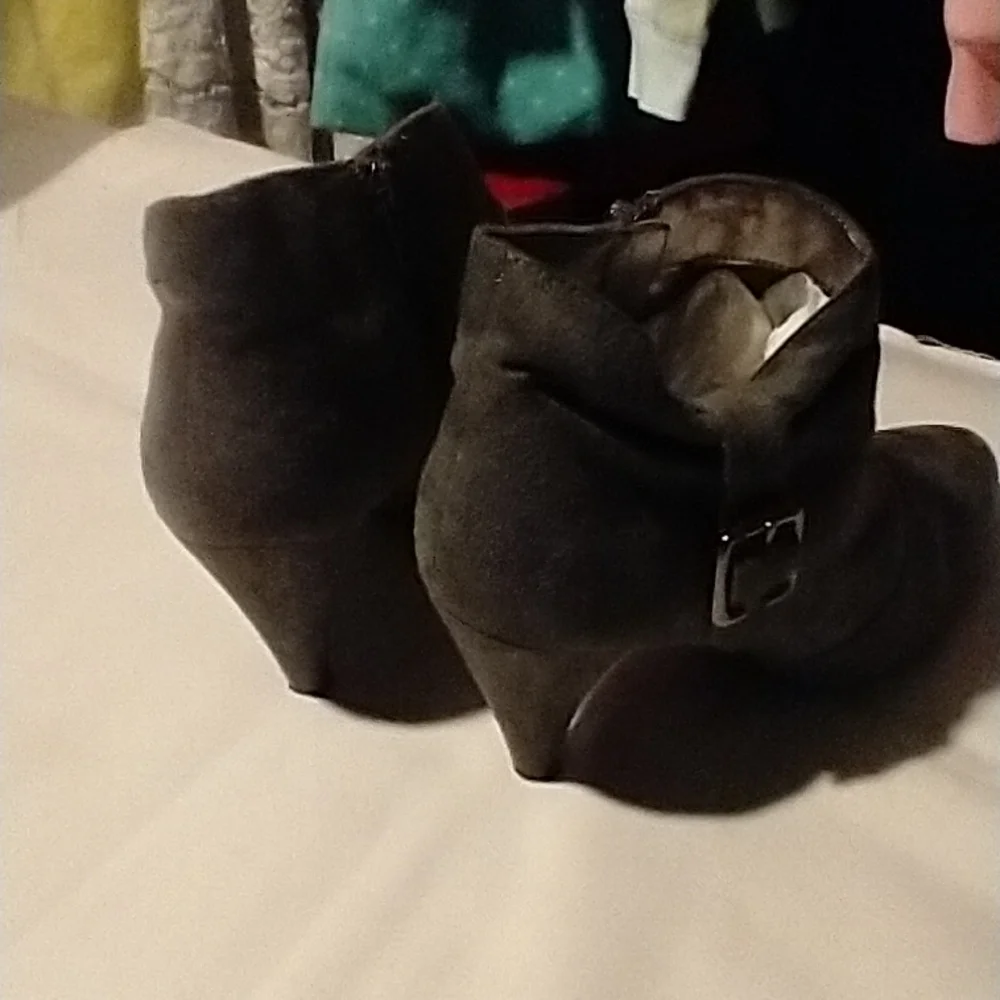 Boots - Picture 5 of 7